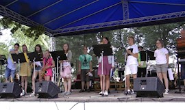 Letní muzicírování 5.7.2020 v Archlebových sadech v Dobrušce